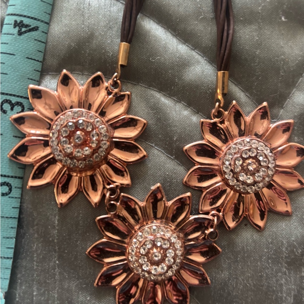 copper tone necklace